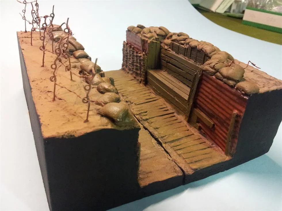1/35 Scale  WWI / WW1 trench set types  B with wire and picket posts