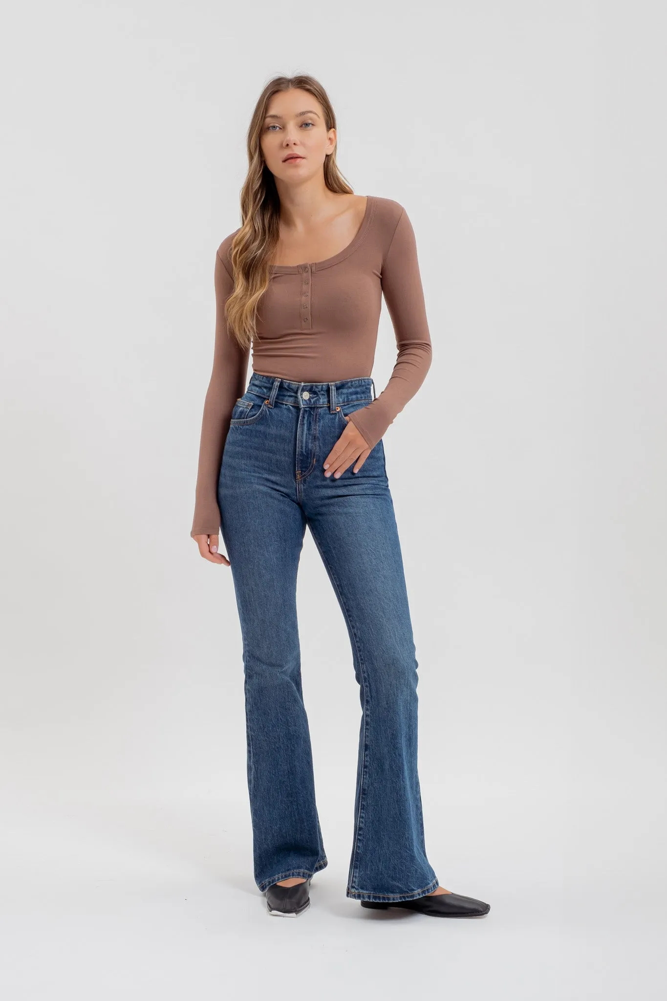 SCOOP NECK LONG SLEEVE HENLEY KNIT TOP