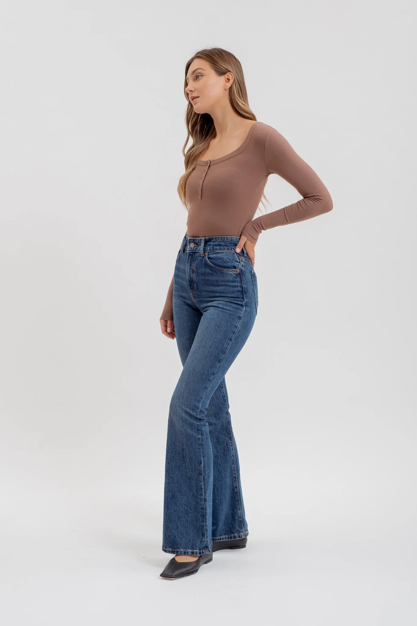 SCOOP NECK LONG SLEEVE HENLEY KNIT TOP