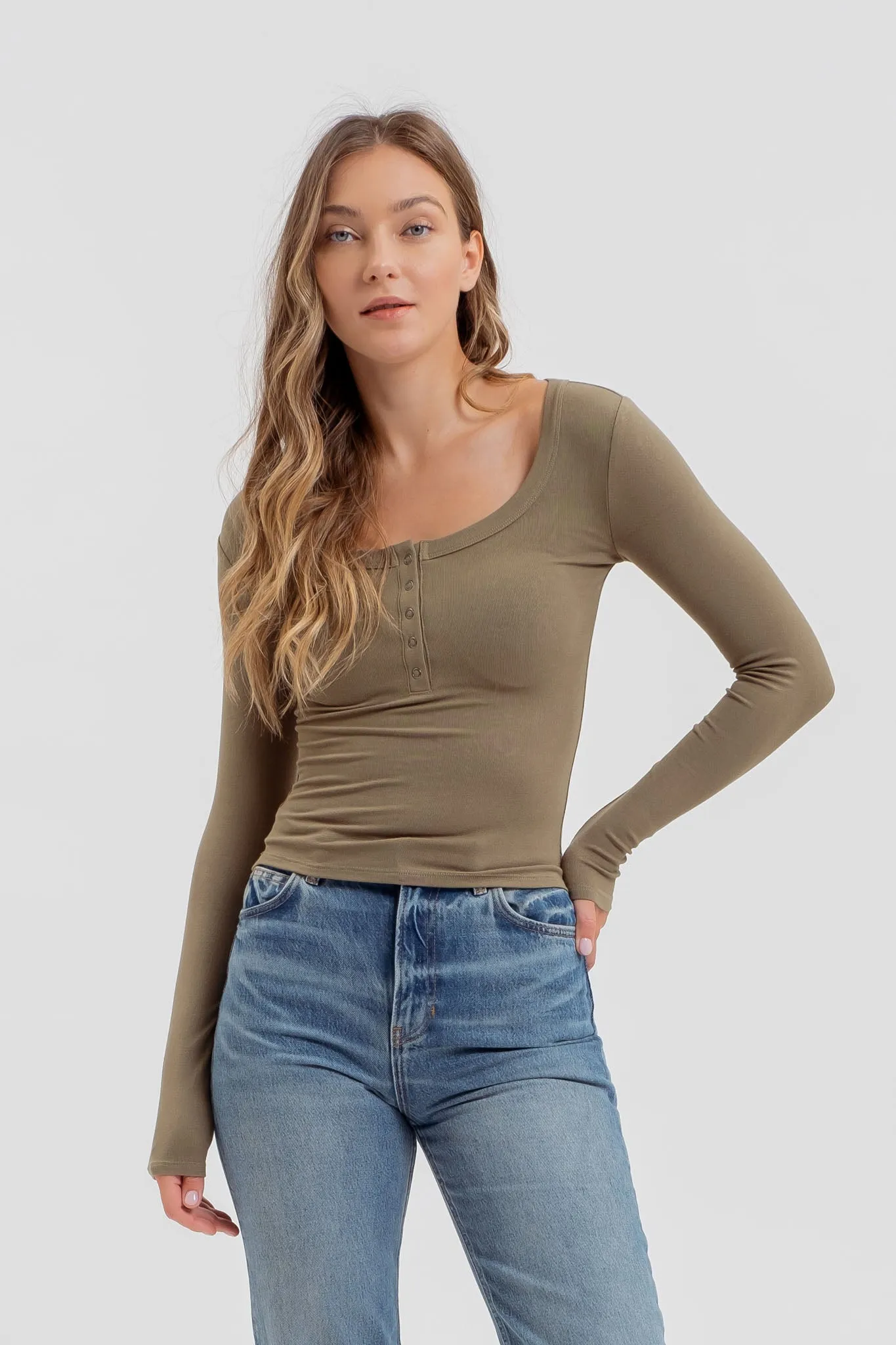 SCOOP NECK LONG SLEEVE HENLEY KNIT TOP