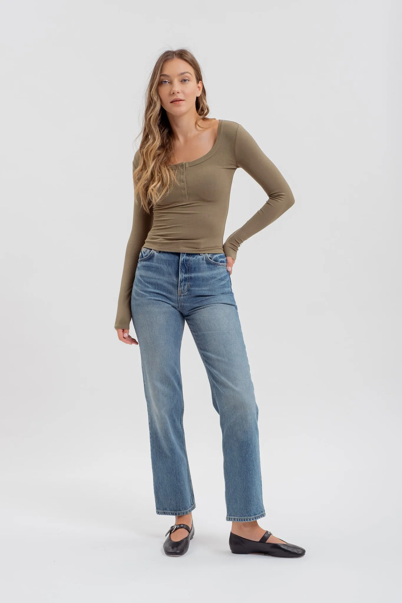 SCOOP NECK LONG SLEEVE HENLEY KNIT TOP