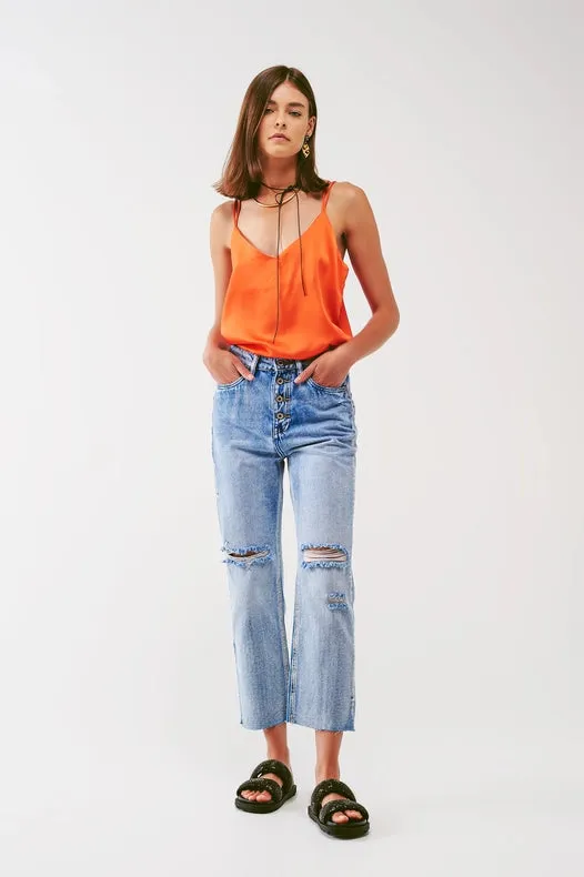 Sraight-Leg Jeans With Exposed Buttons And Ripped Knees