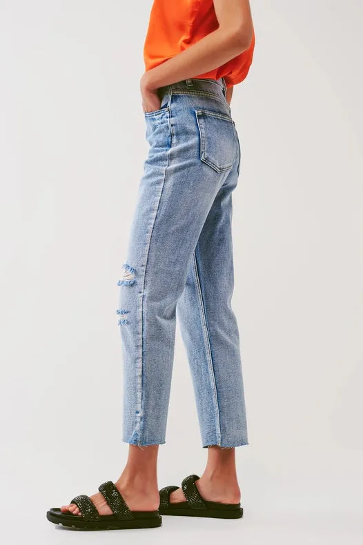 Sraight-Leg Jeans With Exposed Buttons And Ripped Knees