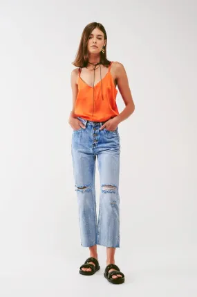 Sraight-Leg Jeans With Exposed Buttons And Ripped Knees