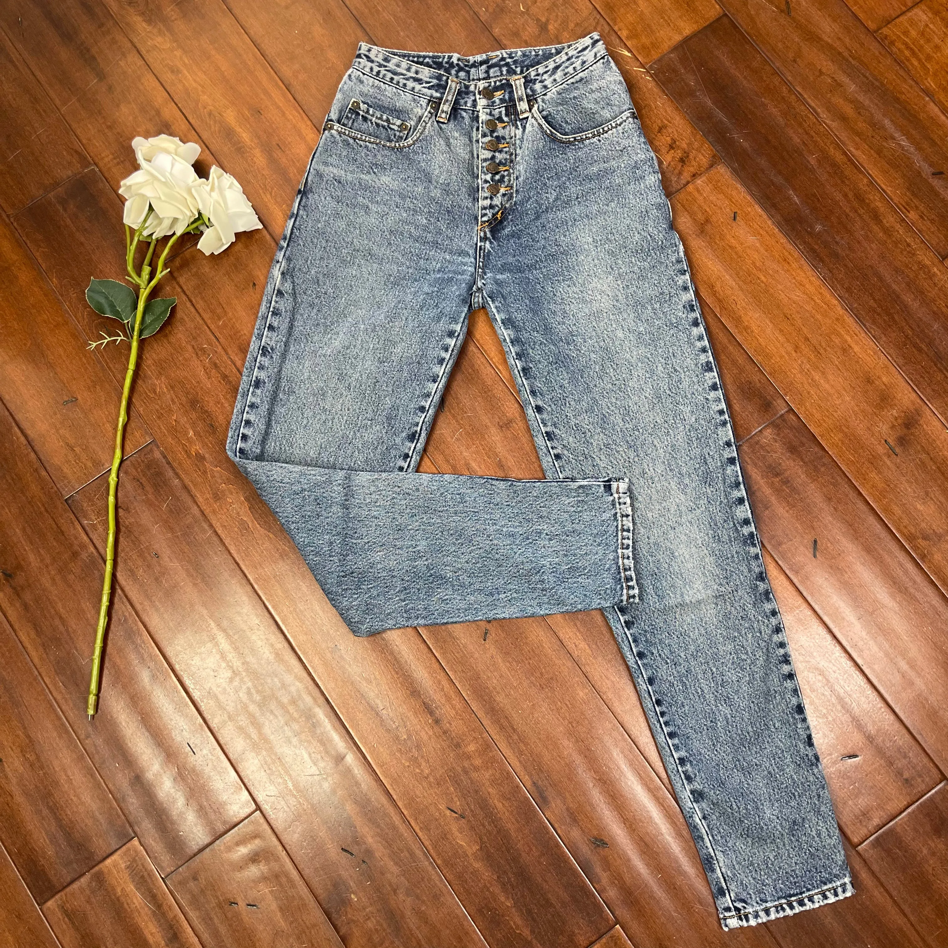 VINTAGE 80’S HIGH-WAISTED JEANS